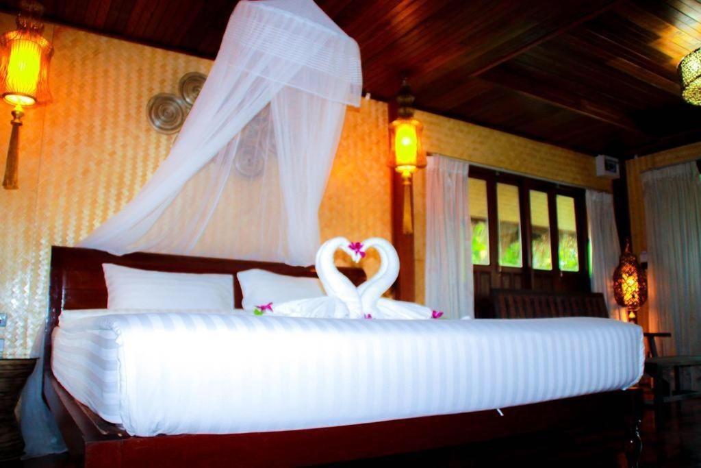 Bora Bora Villa Phuket Chalong Eksteriør billede
